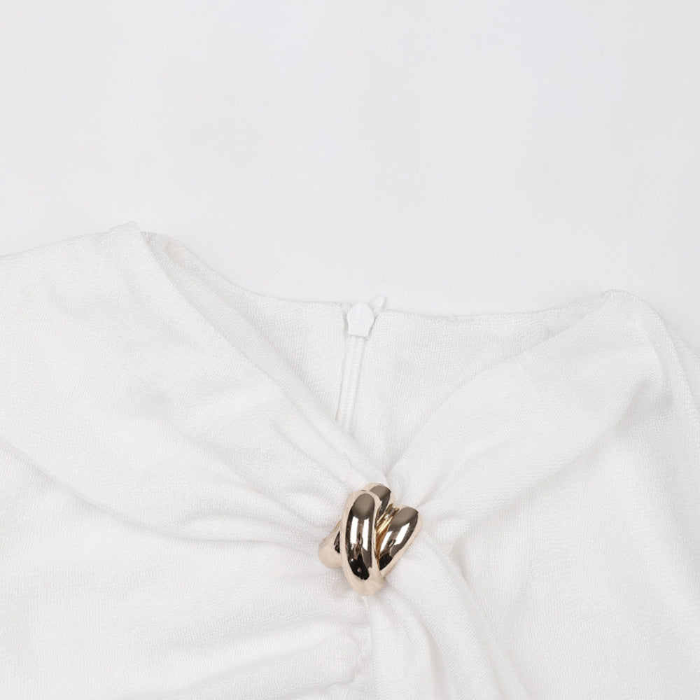 Robe plissée à manches longues et coupe ajustée pour femme avec nœud en métal