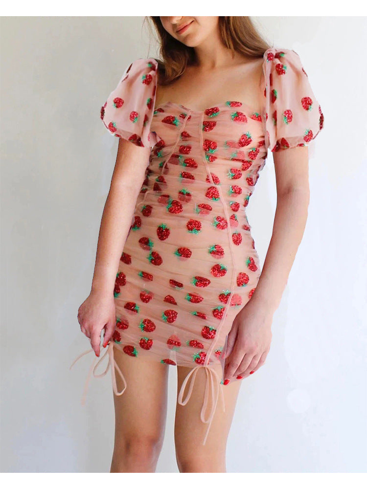 Broderie de paillettes à la fraise pour un magnifique haut tube pour femme