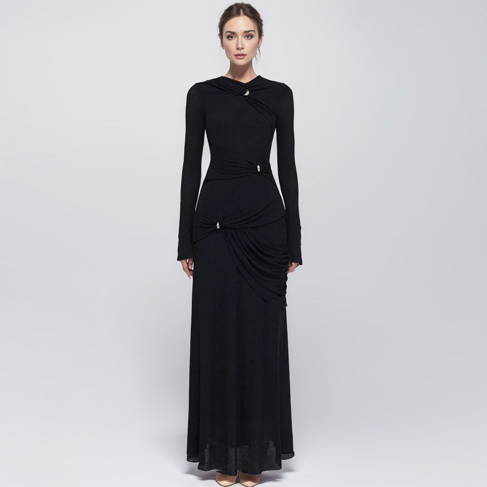 Robe plissée à manches longues et coupe ajustée pour femme avec nœud en métal
