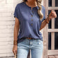 T-shirt à manches courtes et boutons de couleur unie pour femme