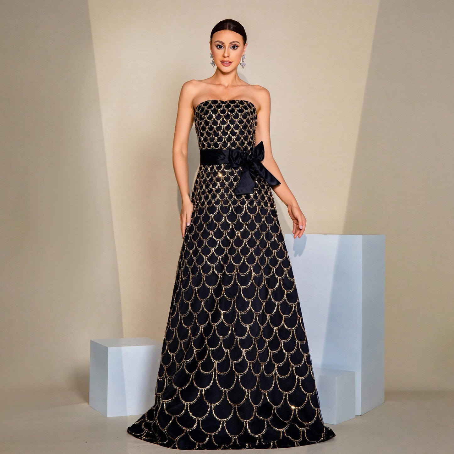 Robe de soirée à paillettes, décolleté plongeant, taille cintrée, grande taille