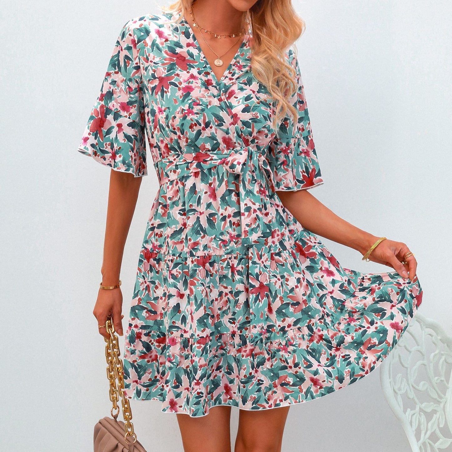 Robe fleurie à volants, manches courtes et col en V, style européen et américain