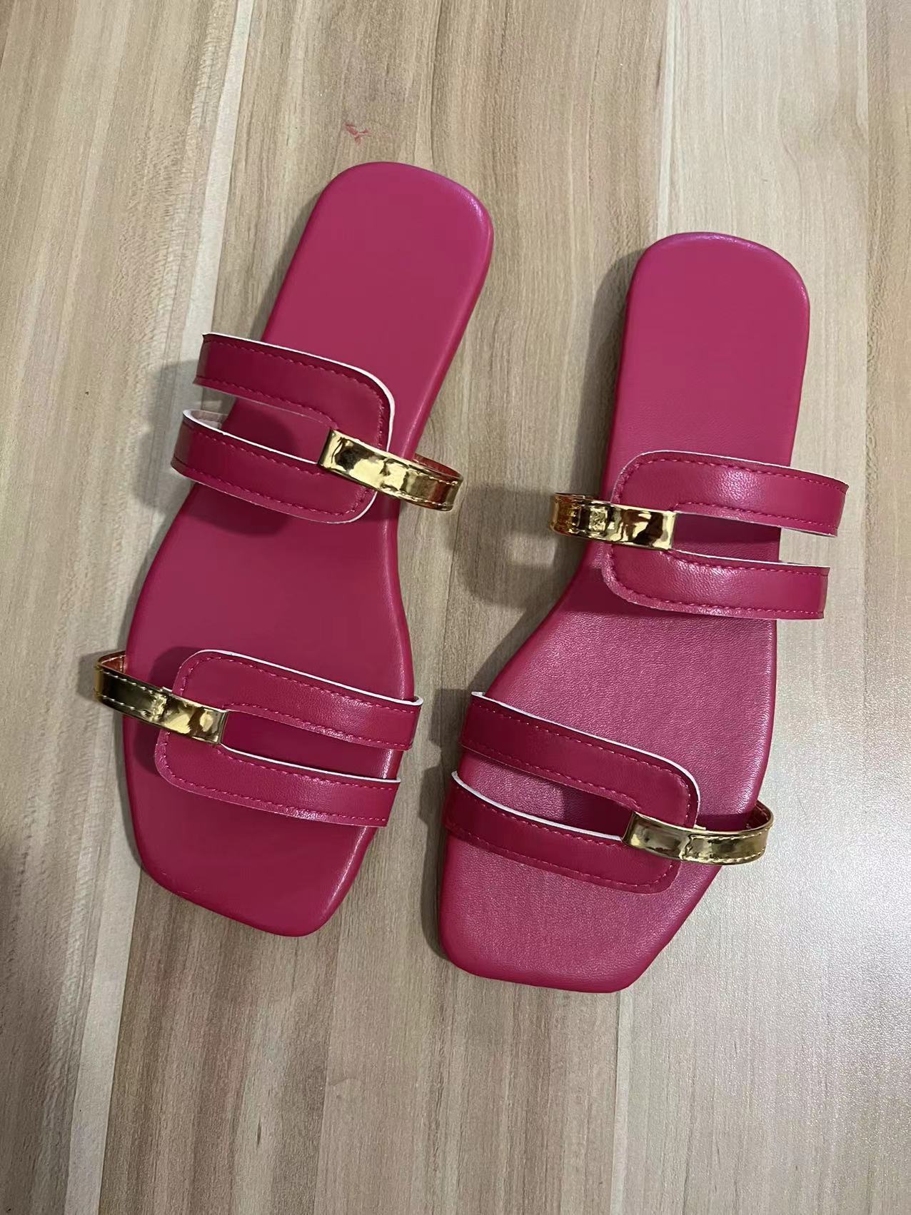 Sandales et pantoufles à semelles plates tendance et assorties pour femmes