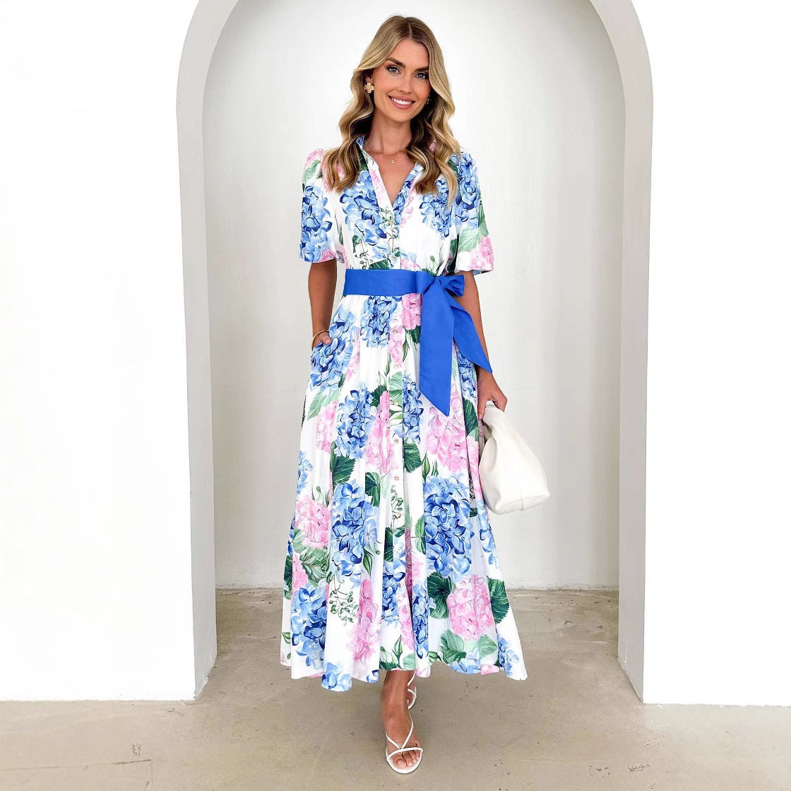 Robe trapèze à manches courtes et ceinture style bohème imprimée