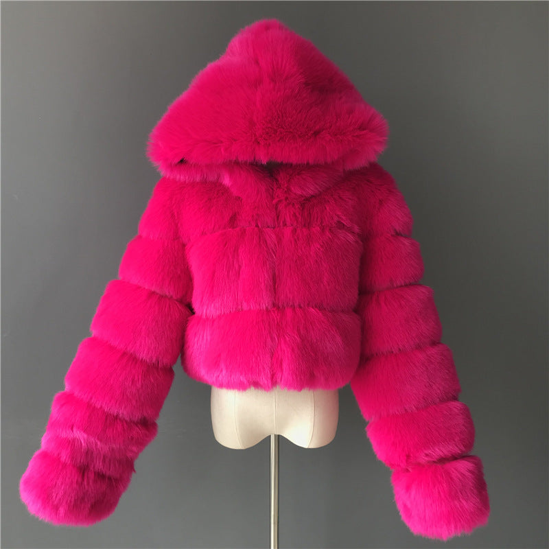 Manteau court à capuche en fausse fourrure à manches longues