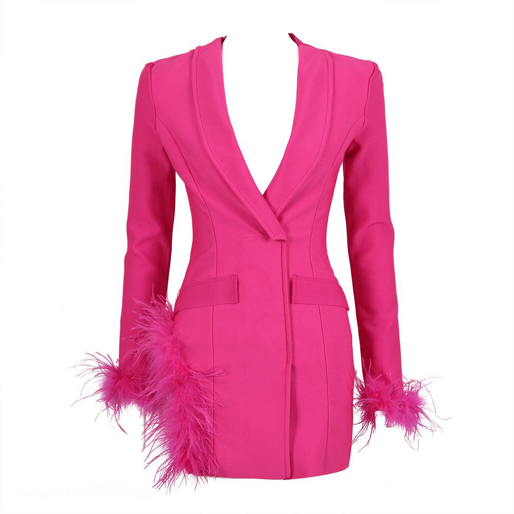 Robe une pièce bandage à manches longues en plumes d'autruche