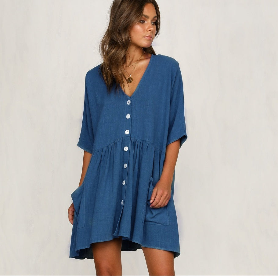 Robe courte à poches et col en V