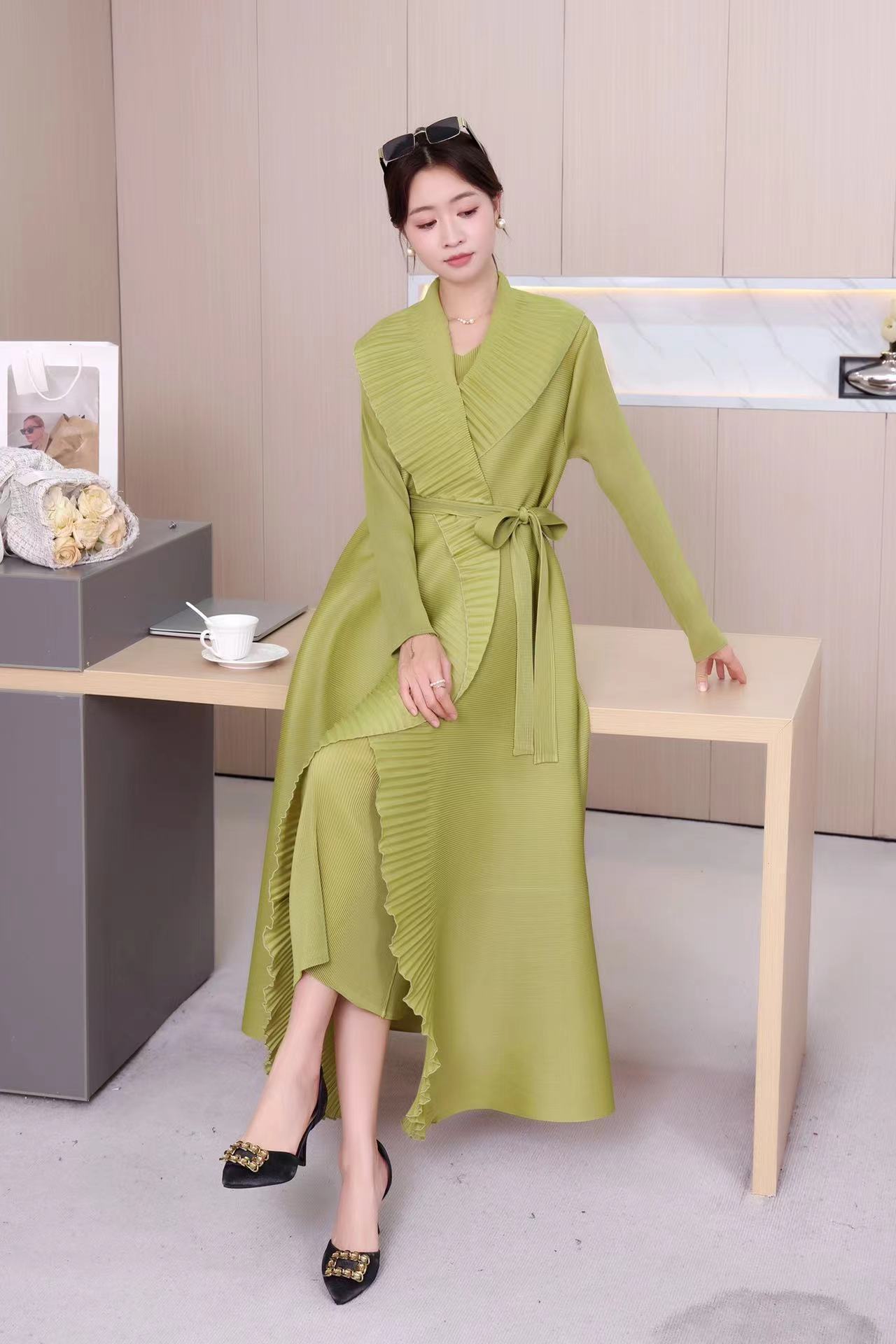 Spring And Autumn New Close Edge Belt Solid Color Dress Shawl Two-piece Set