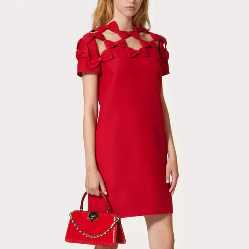 Robe amincissante rouge à motif de nœud creux, style mondain et tendance
