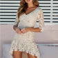 Robe queue-de-pie en dentelle à empiècements en dentelle