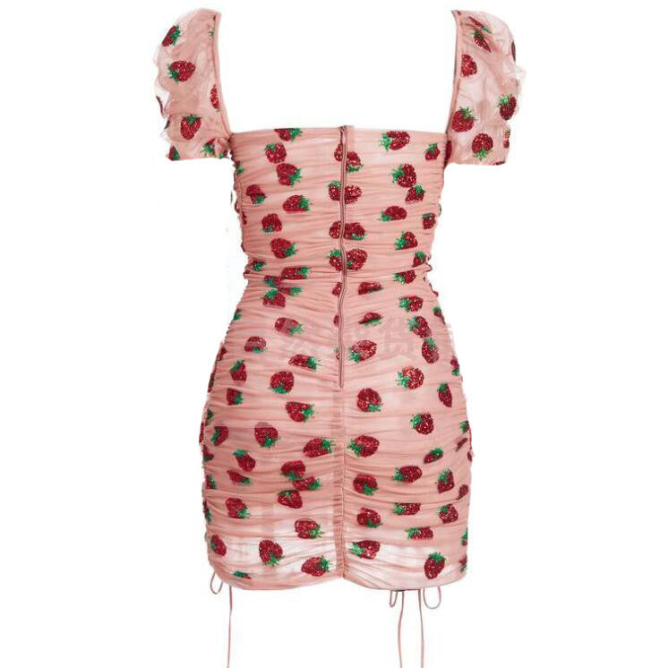 Broderie de paillettes à la fraise pour un magnifique haut tube pour femme