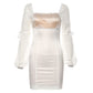 Robe de tempérament à manches longues et taille haute avec poitrine révélatrice