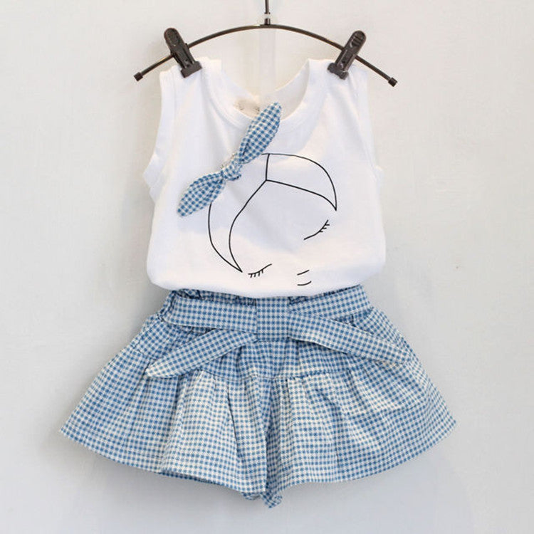 T-shirt à nœud + jupe à carreaux