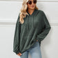 Pull tricoté à capuche et à rayures avec poche kangourou
