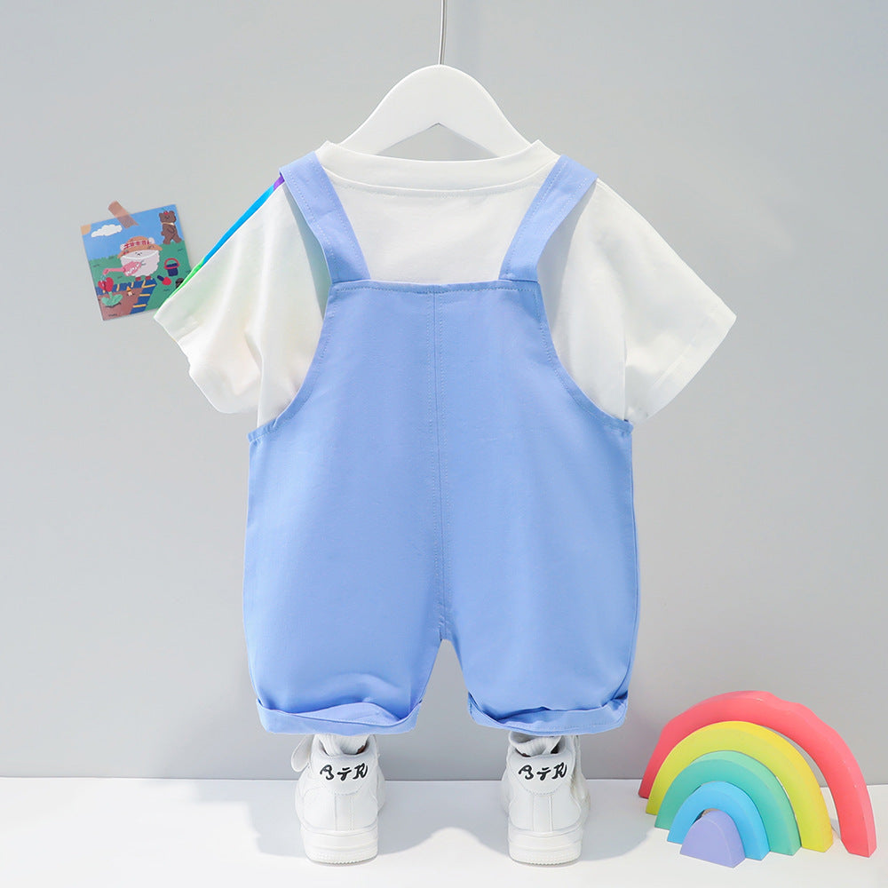 Ensemble deux pièces t-shirt à manches courtes et short à bretelles pour enfants