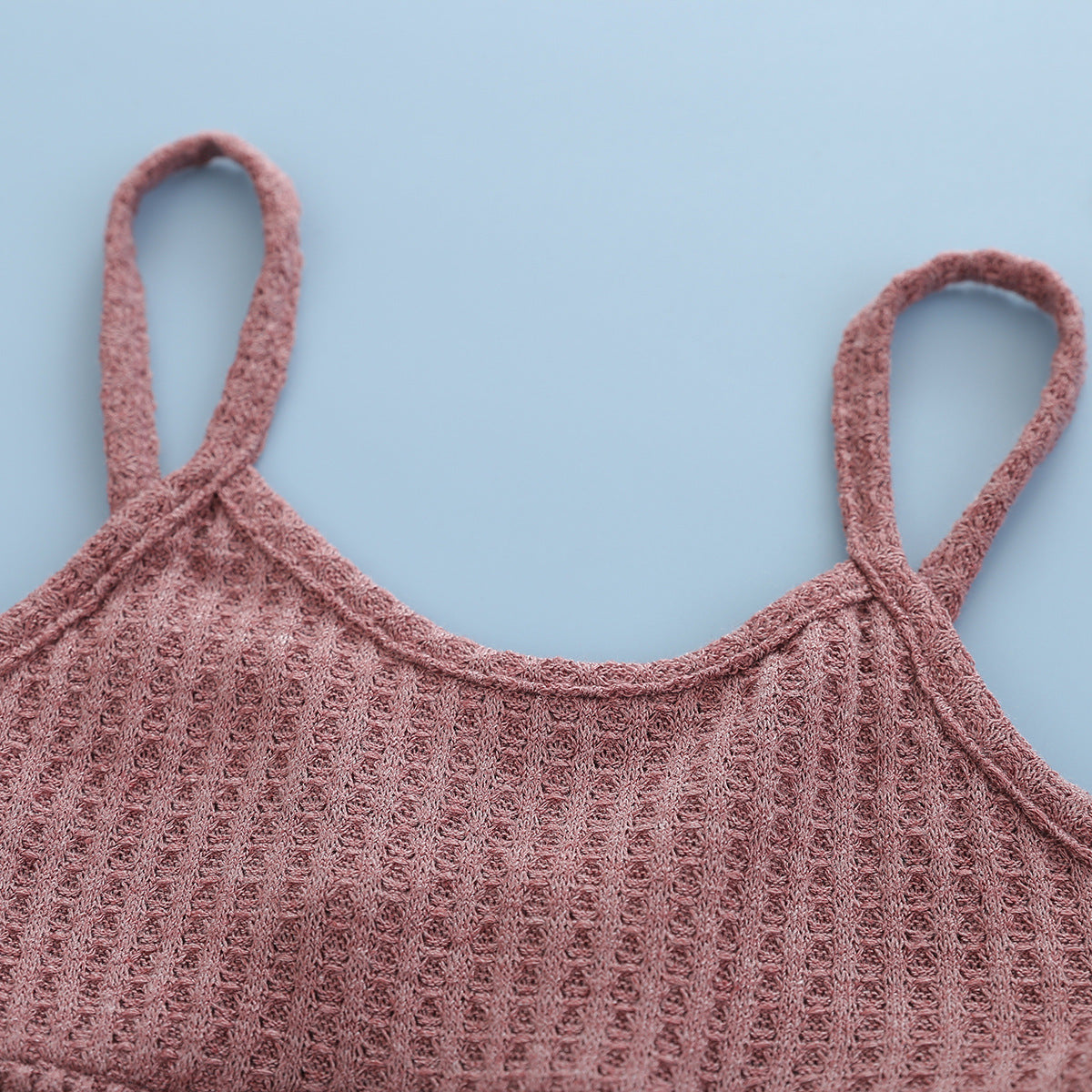 Ensemble deux pièces haut à bretelles sans manches et short de couleur unie