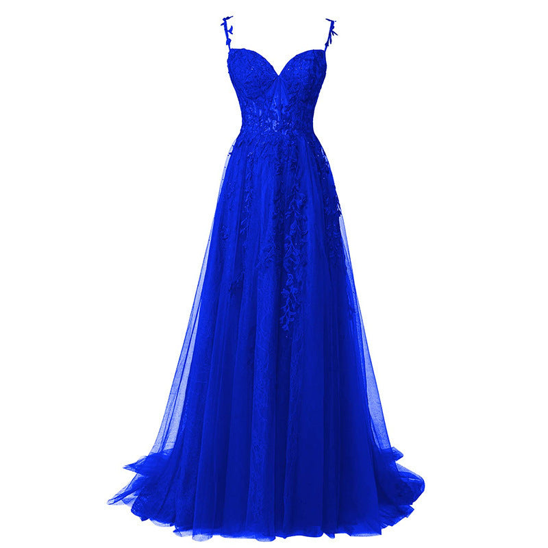 Défilé sur tapis rouge, banquet, représentation annuelle, tenue de soirée de l'hôte