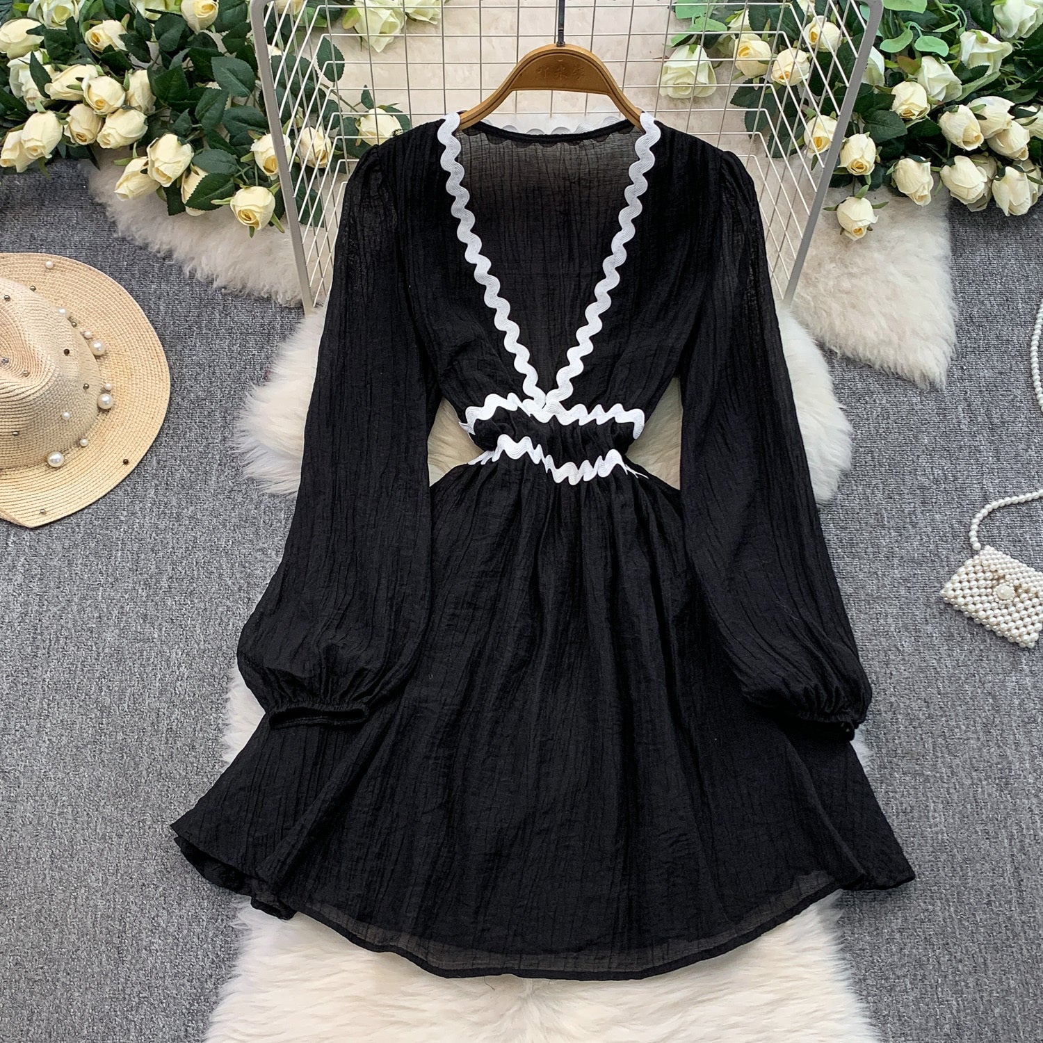 French Style Vacation Gentle Blue Wavy V-neck Dress
