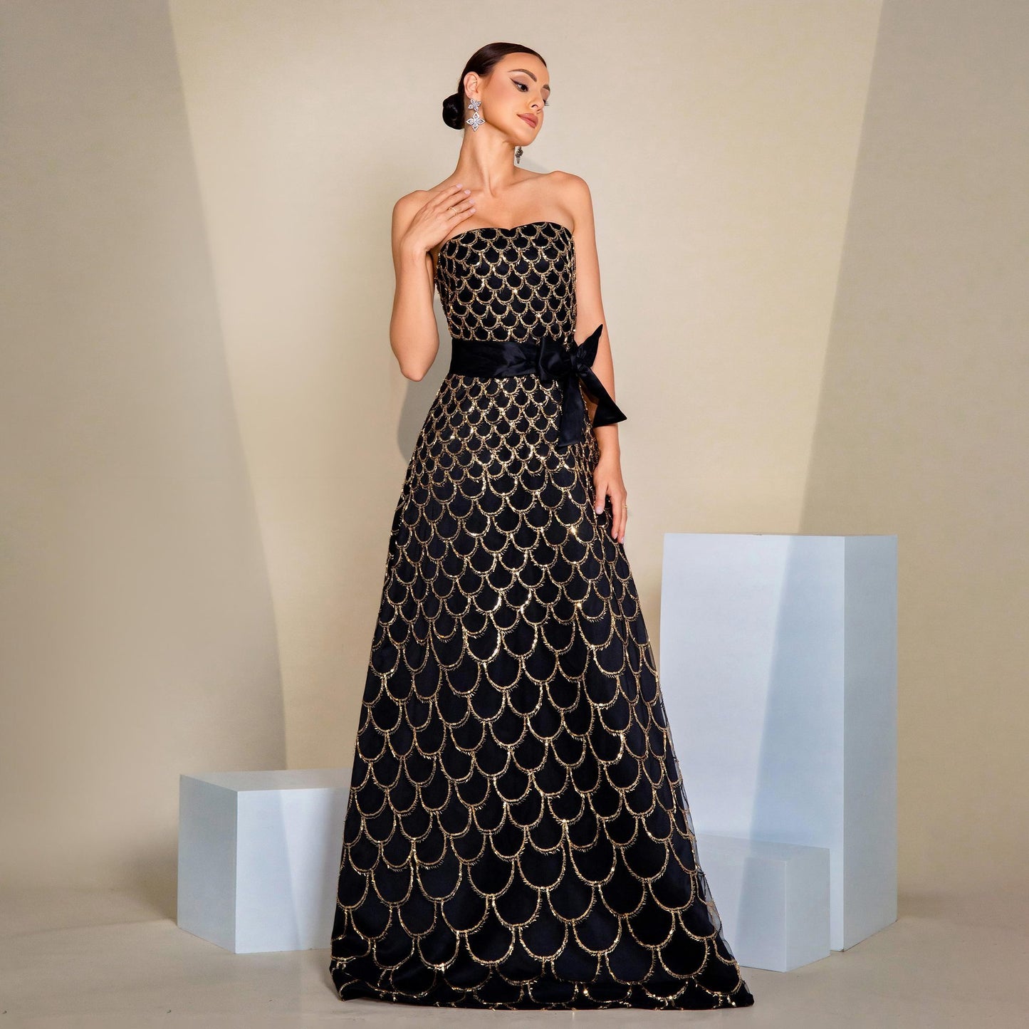 Robe de soirée à paillettes, décolleté plongeant, taille cintrée, grande taille