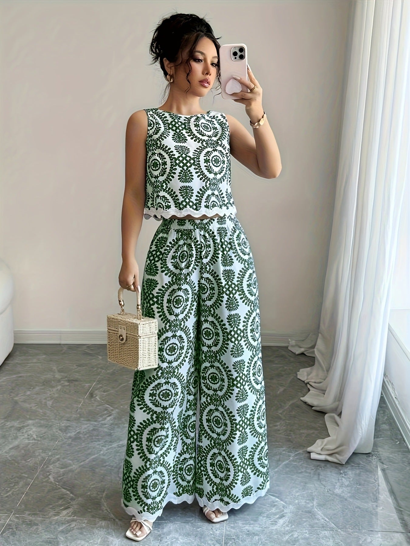 Plant-patterned Crew-neck Sleeveless Top And Wide-leg Pants Set With A Printed Design