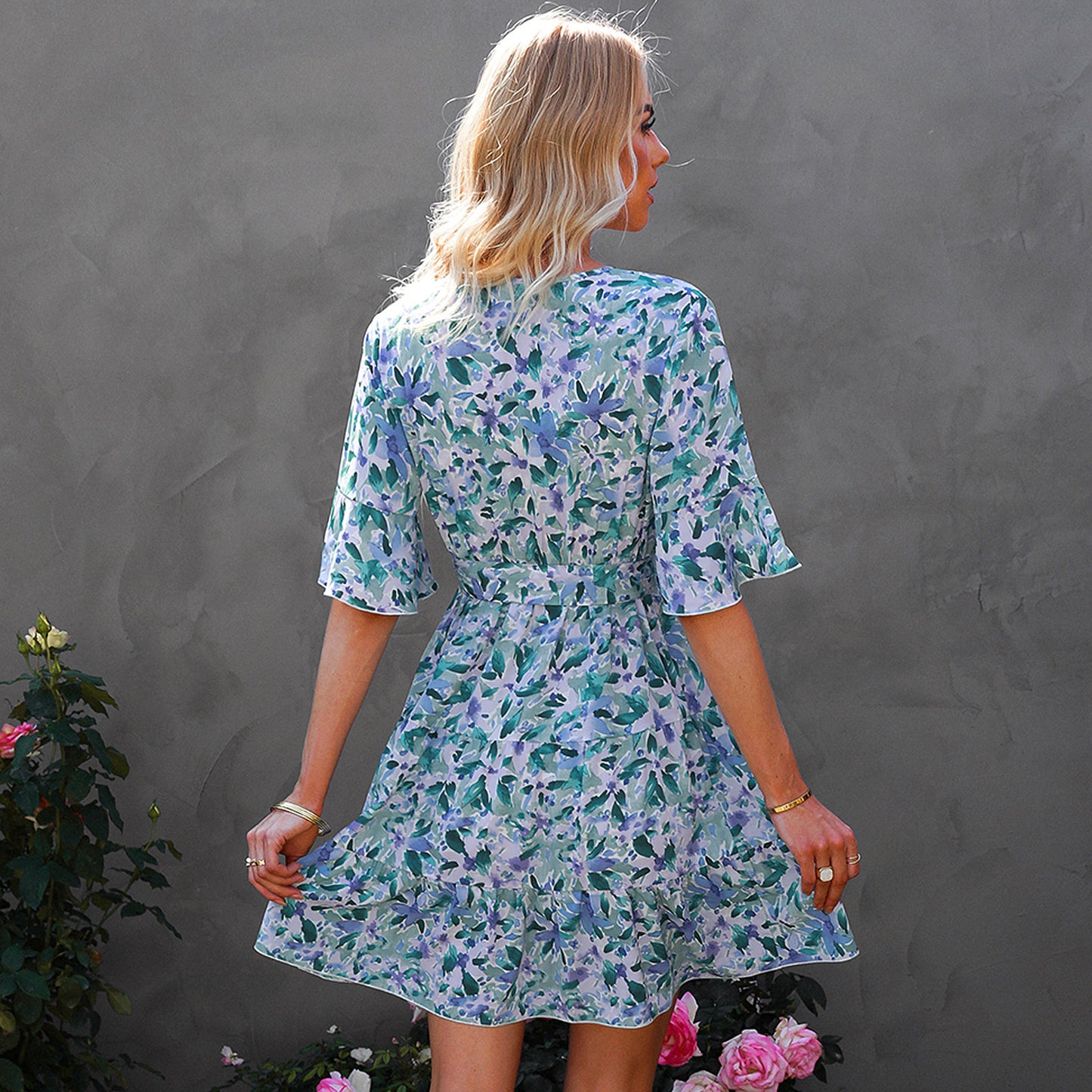 Robe fleurie à volants, manches courtes et col en V, style européen et américain