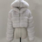 Manteau court à capuche en fausse fourrure à manches longues