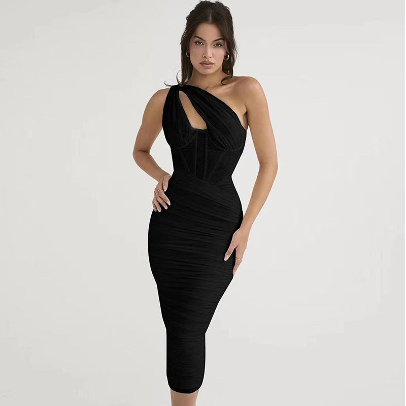 Robe creuse à épaules plissées de couleur unie