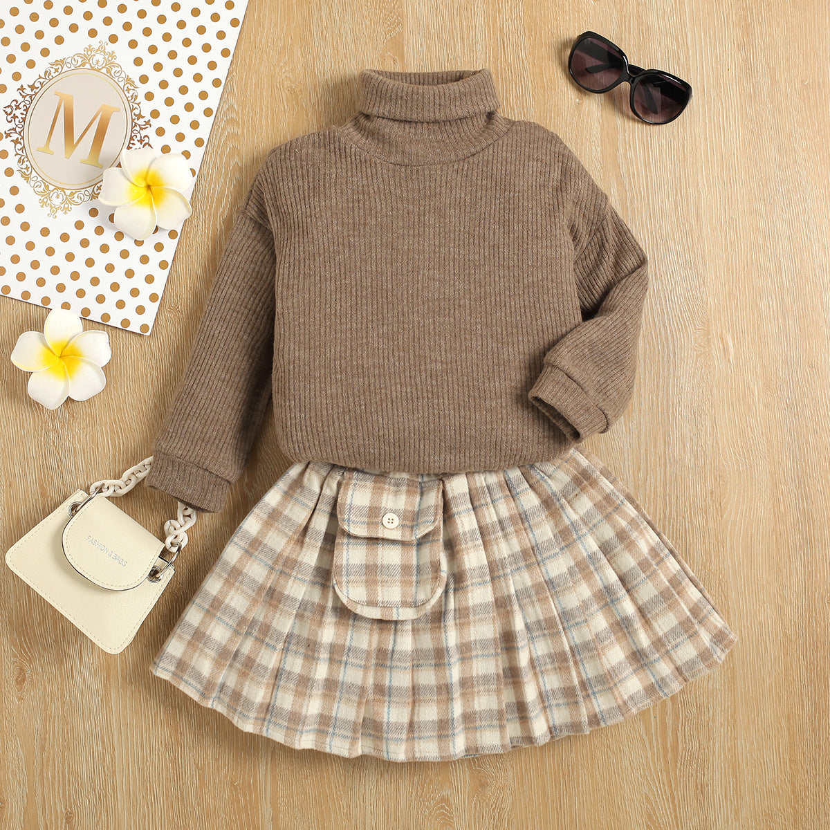 Ensemble deux pièces pull, chemise tricotée et jupe à carreaux