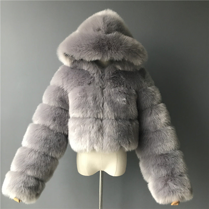 Manteau court à capuche en fausse fourrure à manches longues
