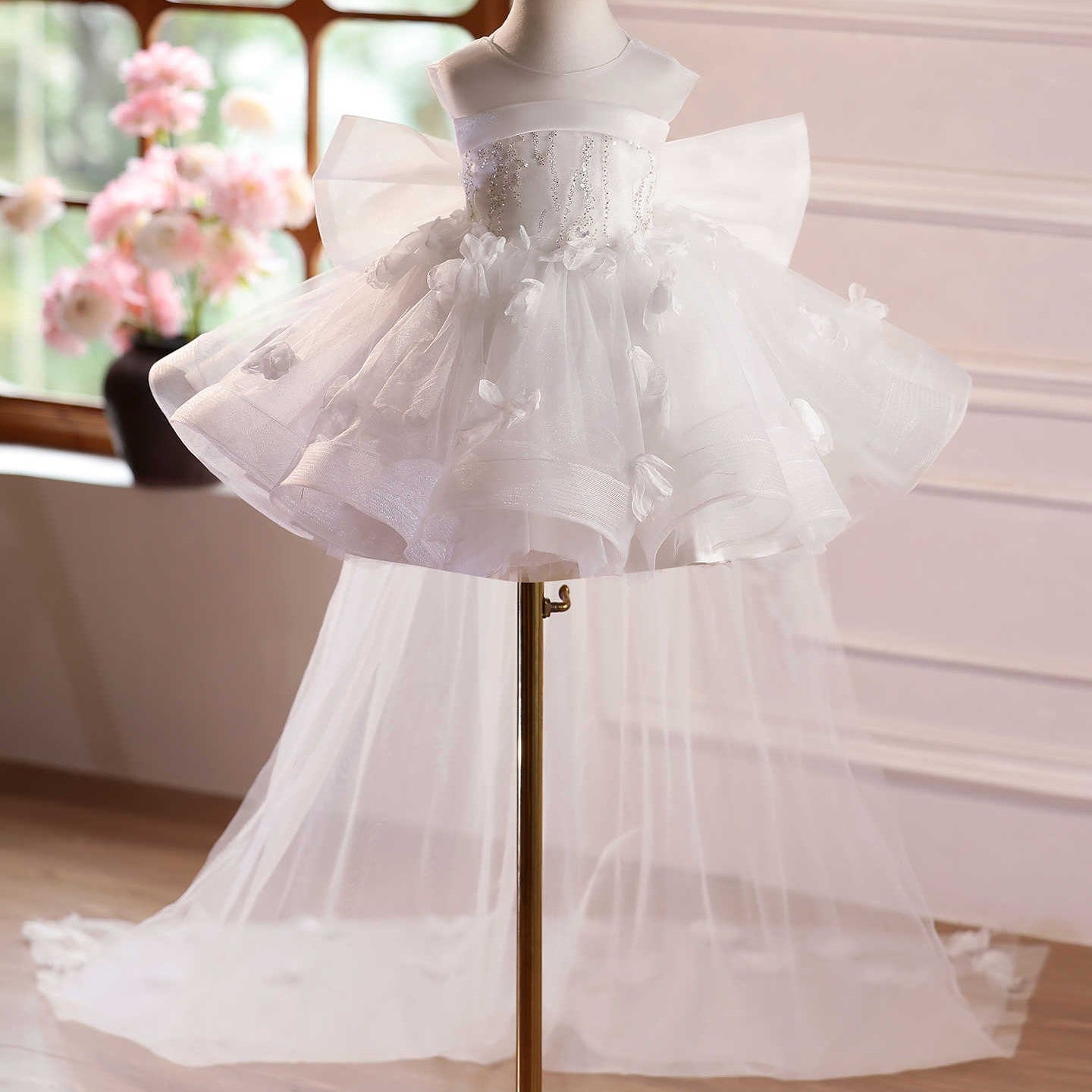 Senior Sense Of Host Piano Playing Dress