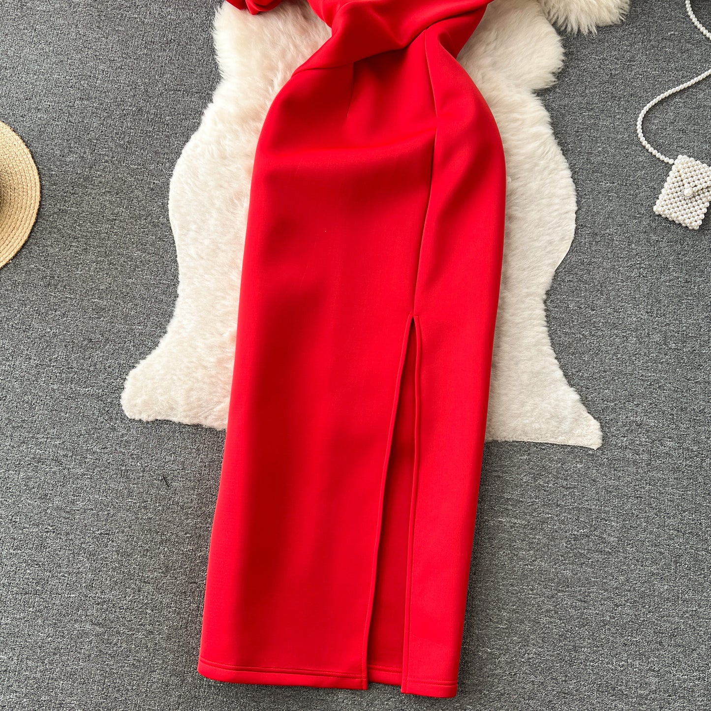 Robe taille haute à col incliné et manches bouffantes de style français