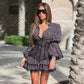 Robe courte imprimée à manches longues et taille ajustée pour femme