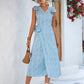 Robe fendue à lacets et manches évasées à volants