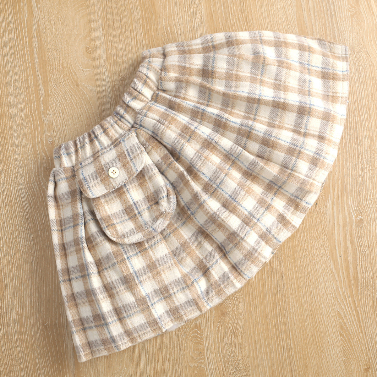 Ensemble deux pièces pull, chemise tricotée et jupe à carreaux