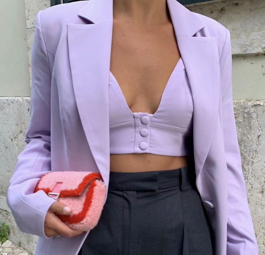 Casual mid-length suit with vest inside