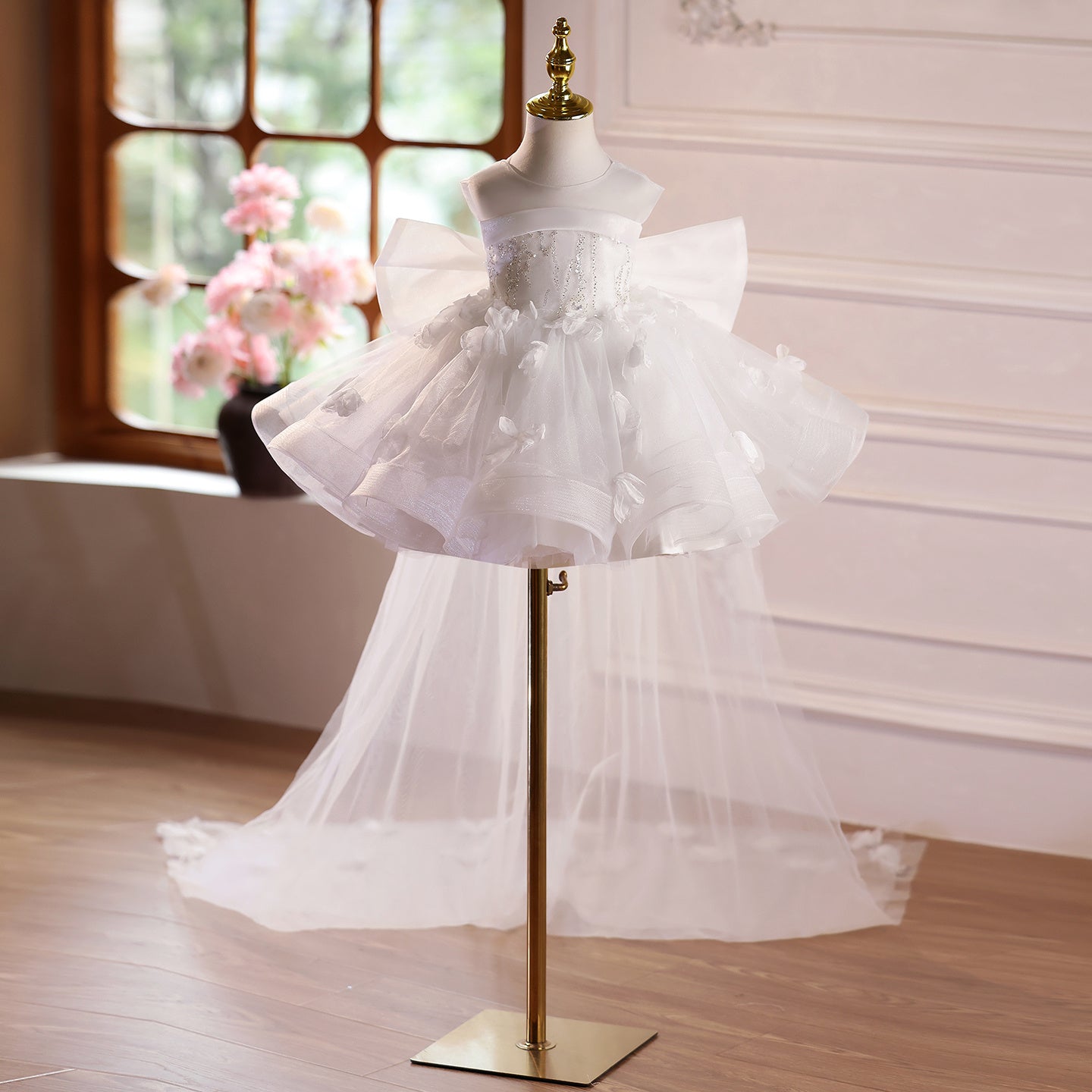 Senior Sense Of Host Piano Playing Dress