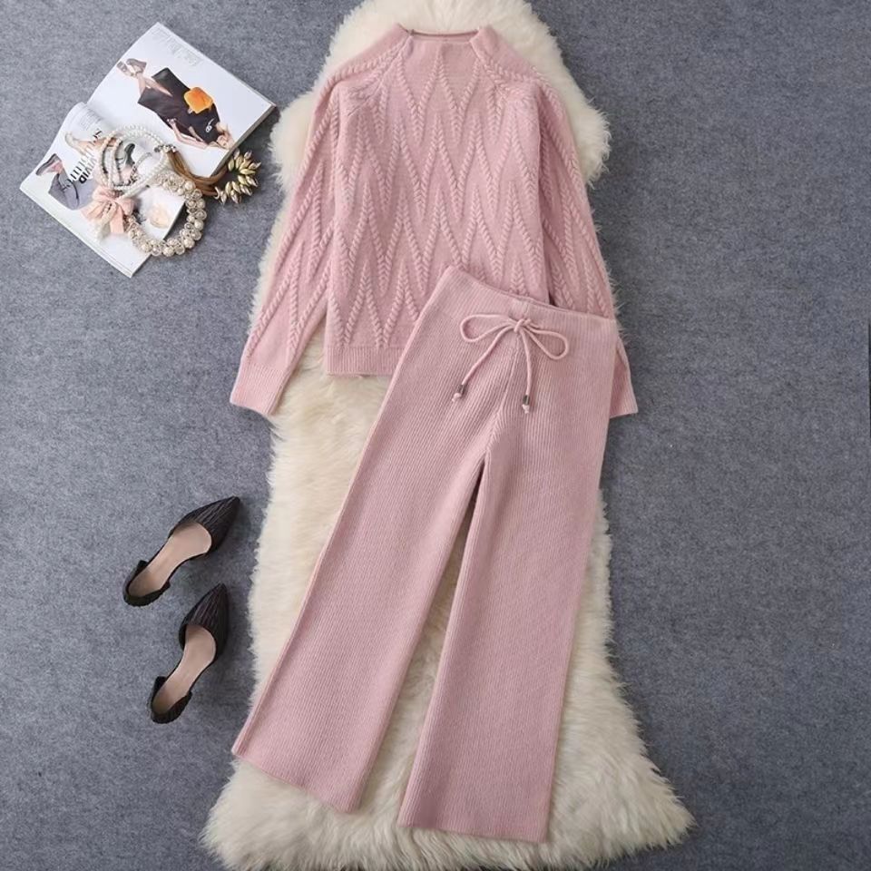 Ensemble deux pièces pull tricoté et pantalon large