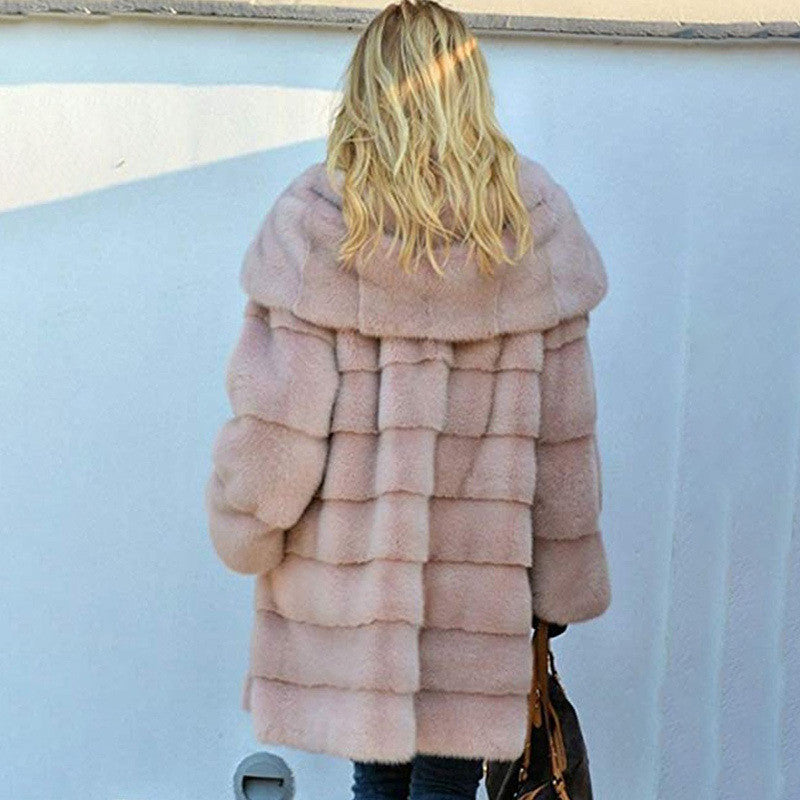 Manteau à capuche ample en peluche de couleur unie en fausse fourrure