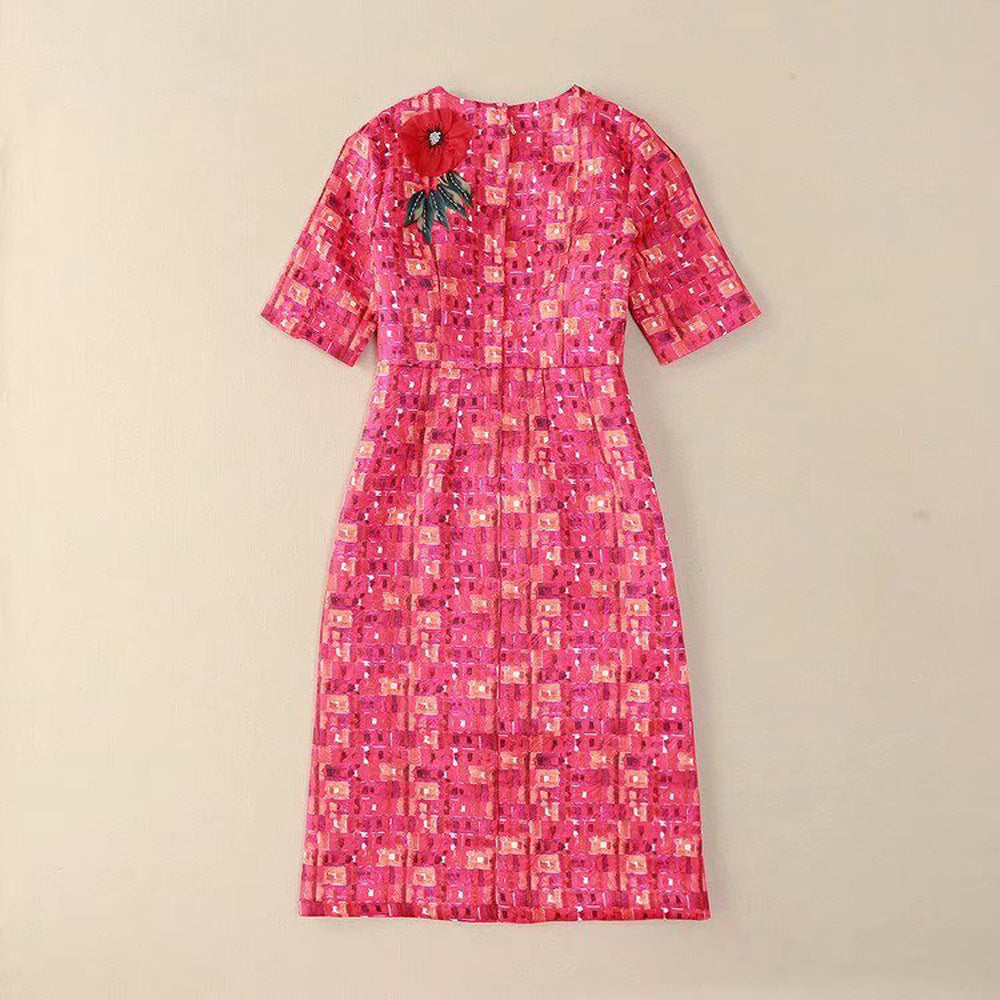 Robe mi-longue à carreaux et motifs jacquard tridimensionnels