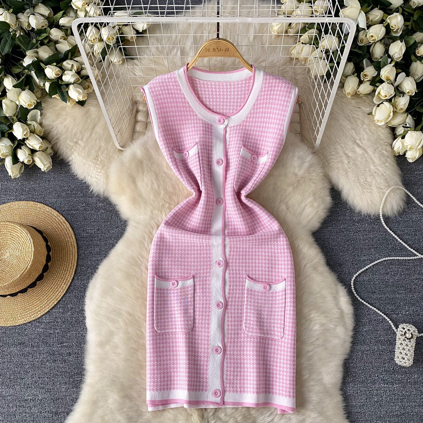 Light Luxury Gold Style Sleeveless Plaid Knitted Dress