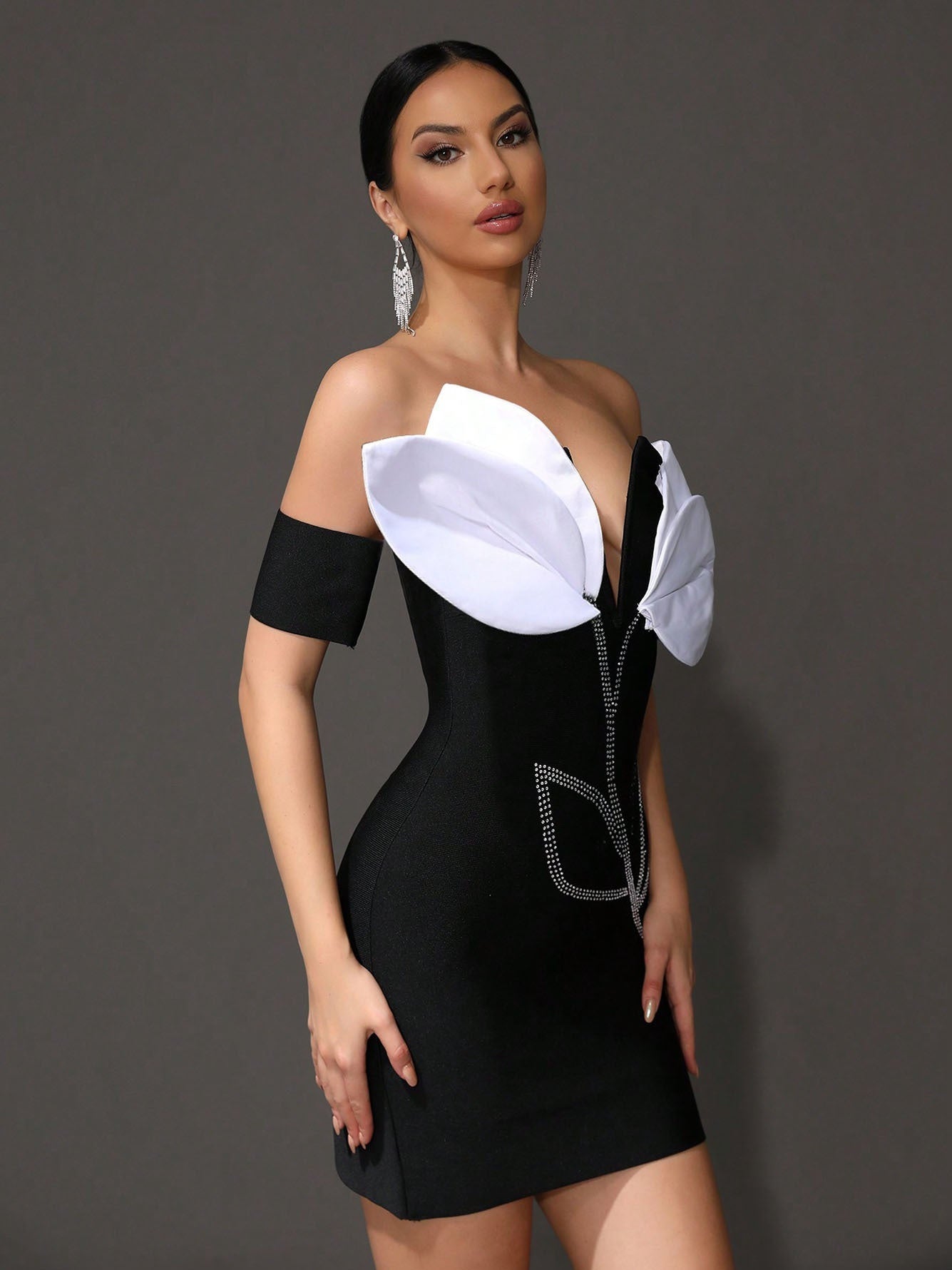 Black One-shoulder Sleeveless Flower Bandage Dress