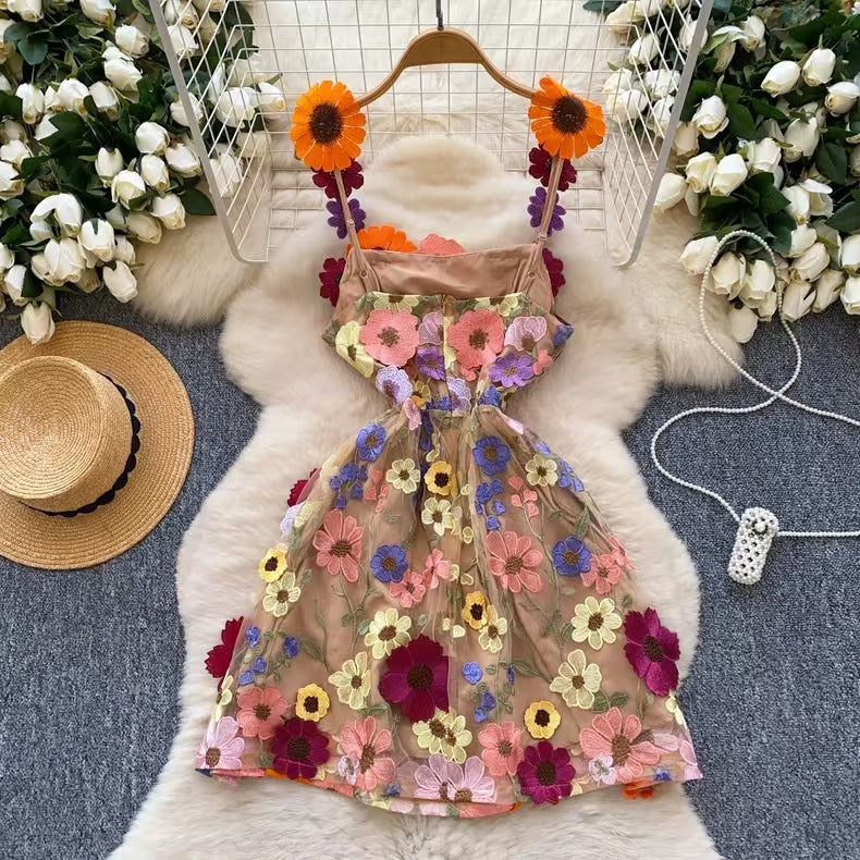 Heavy-duty Embroidered Floral Waist-cinching Figure-flattering Strapless Gown For Women