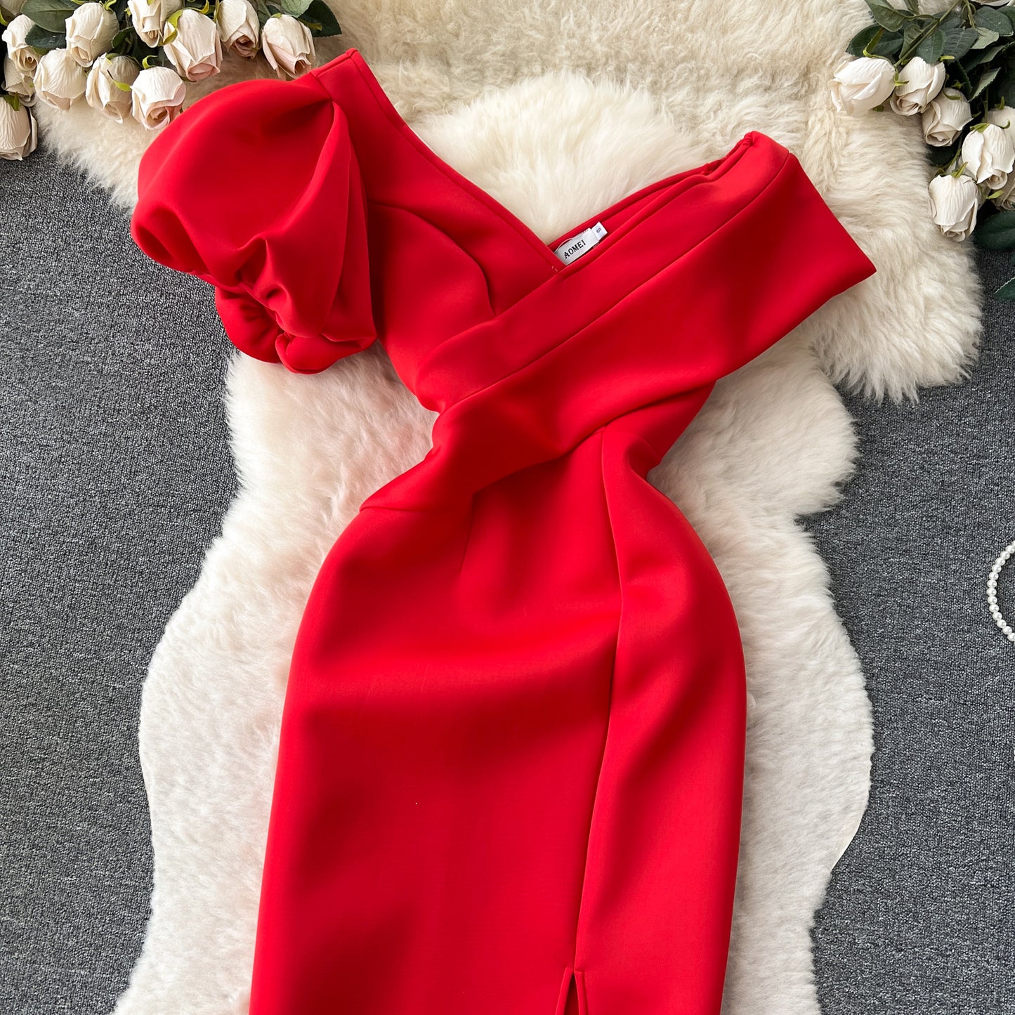 Robe taille haute à col incliné et manches bouffantes de style français