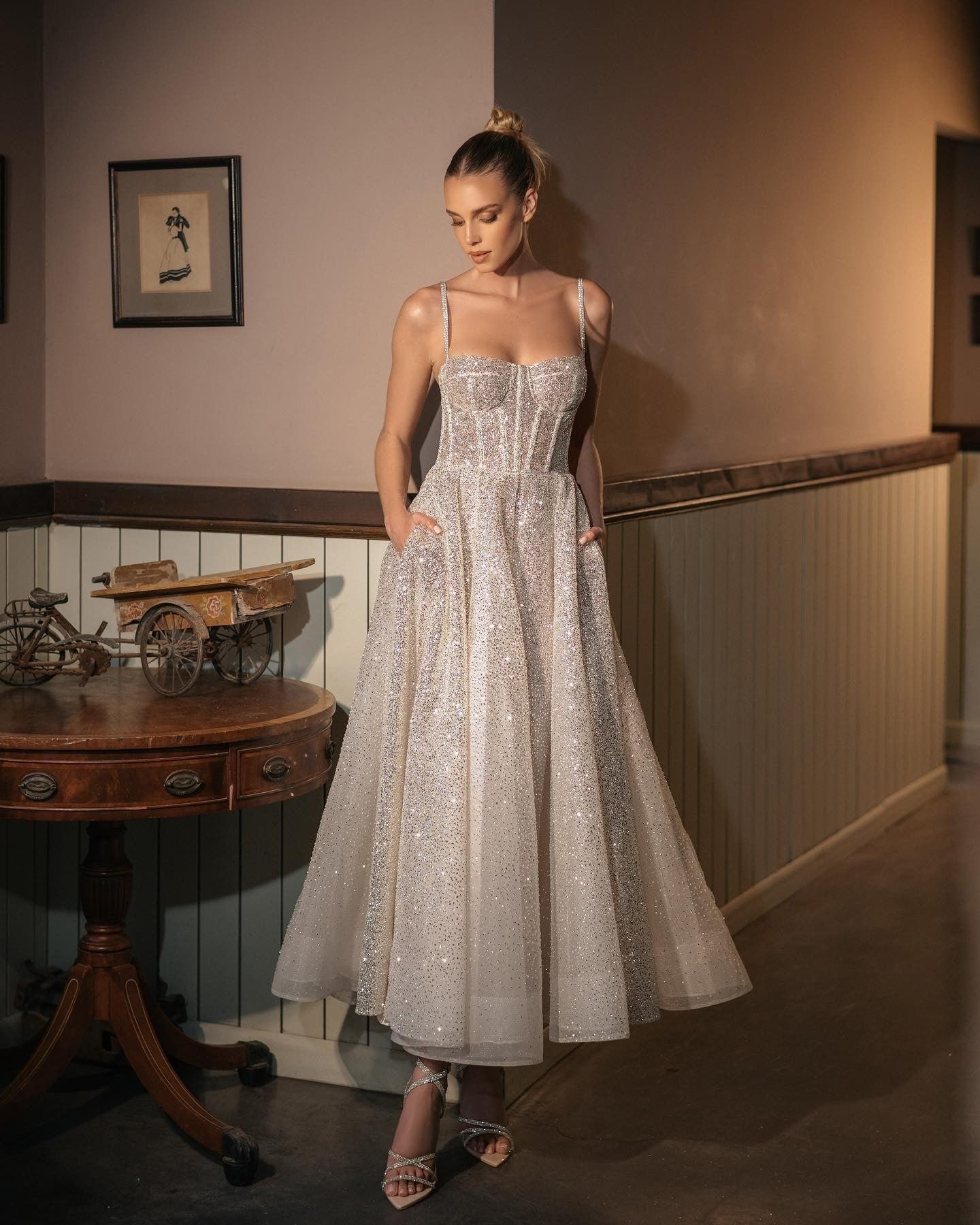 Robe de soirée brillante argentée à licou