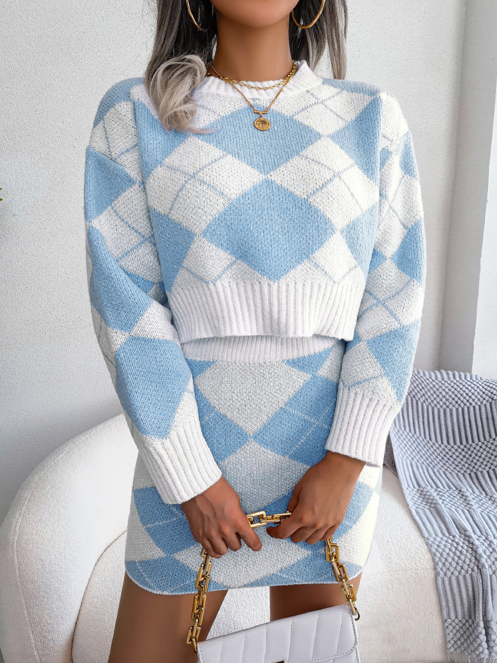 Ensemble décontracté avec jupe et pull à taille haute et motif diamants colorés