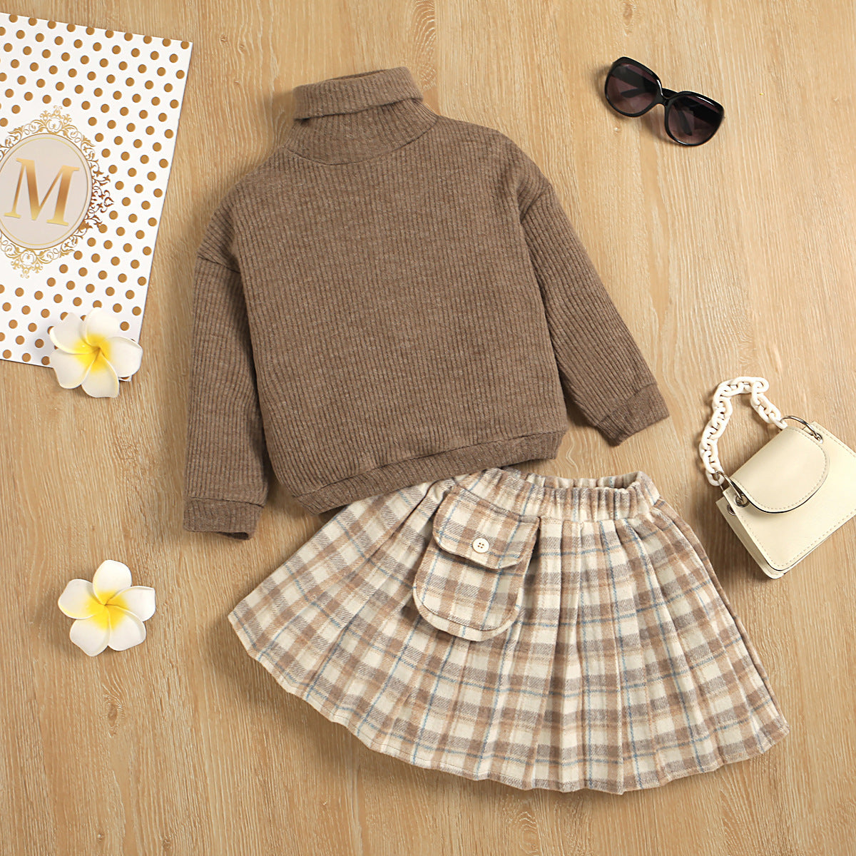 Ensemble deux pièces pull, chemise tricotée et jupe à carreaux