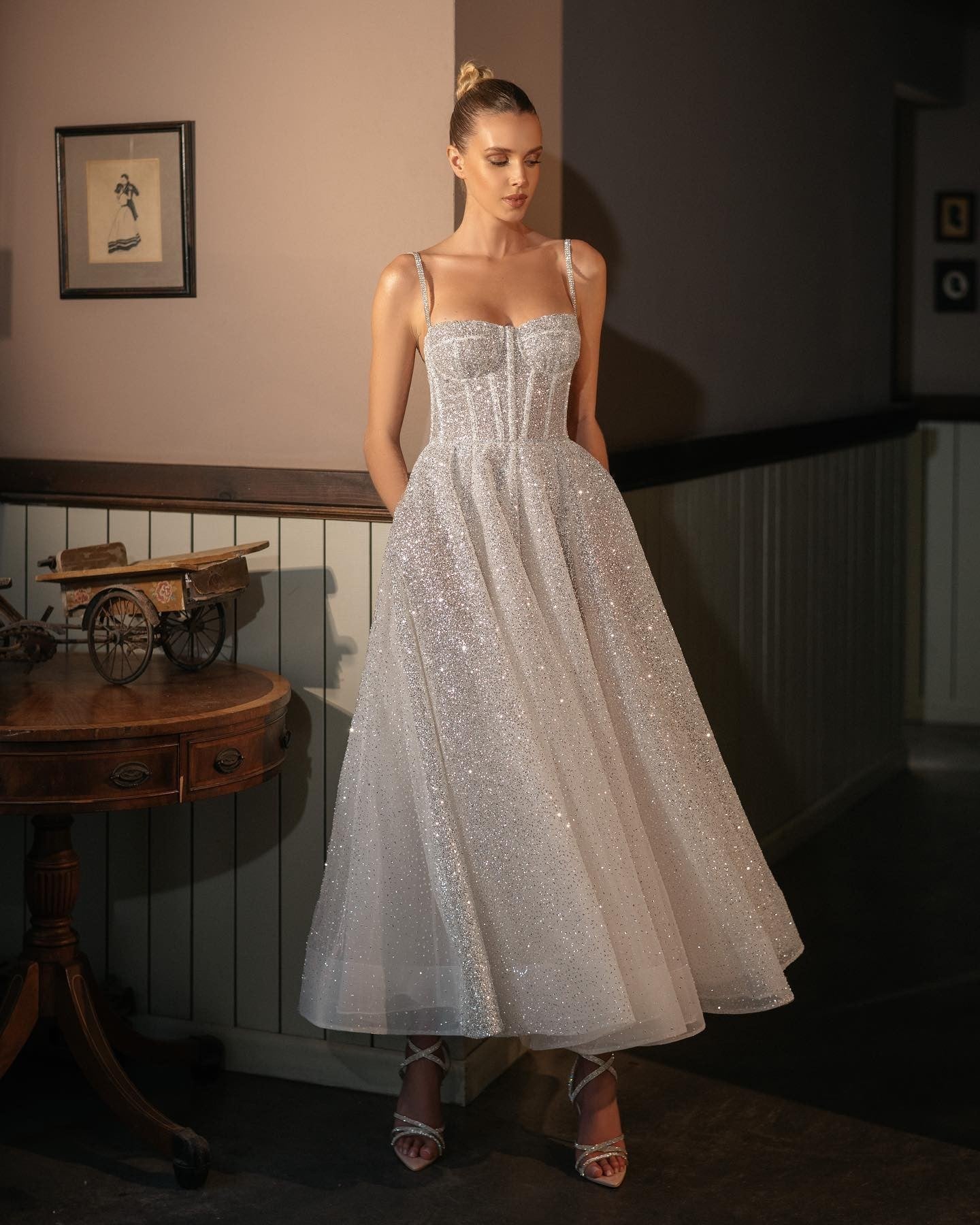 Robe de soirée brillante argentée à licou