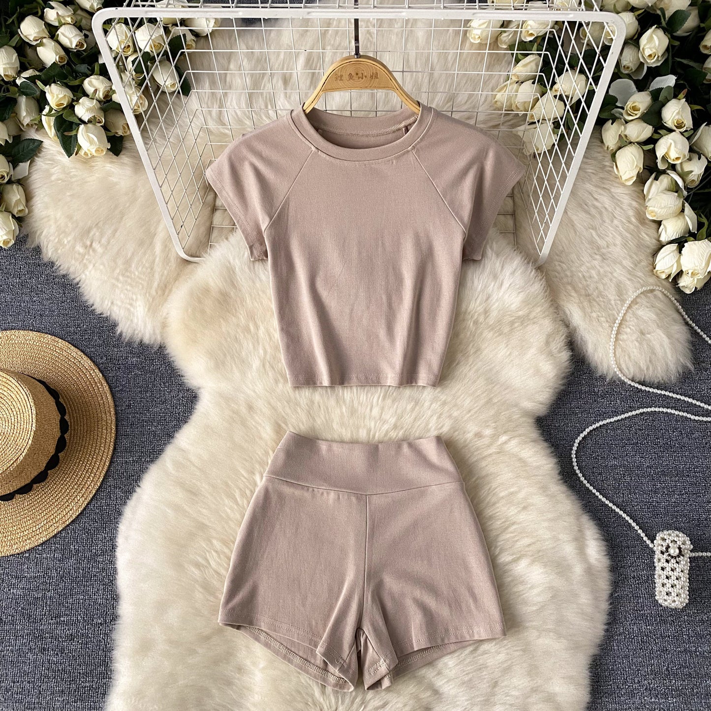 Crew-neck Cropped T-shirt High-waisted Slimming Shorts