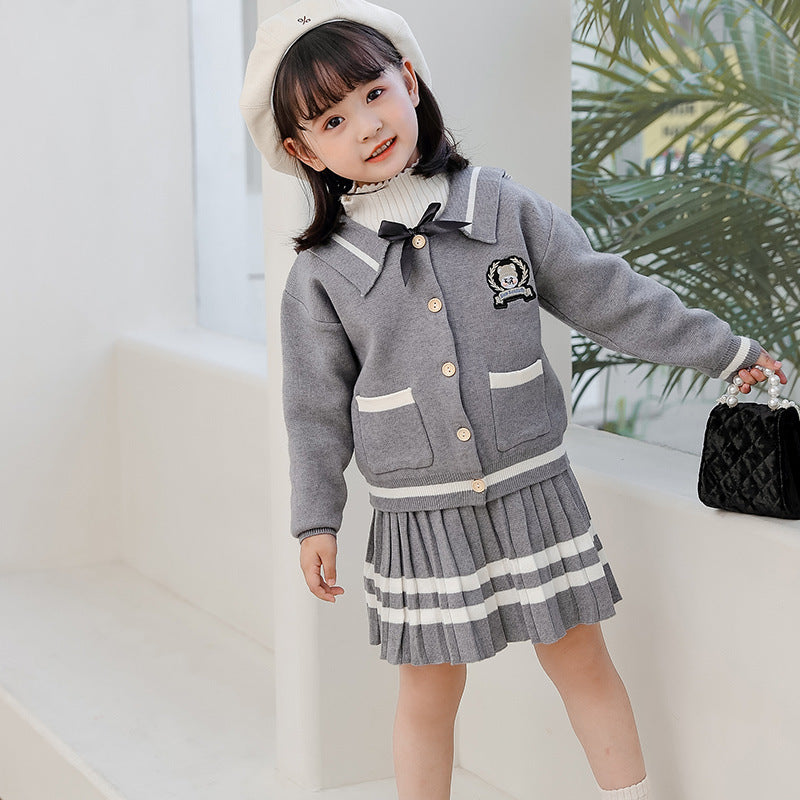 Ensemble deux pièces cardigan brodé à manches longues et jupe plissée