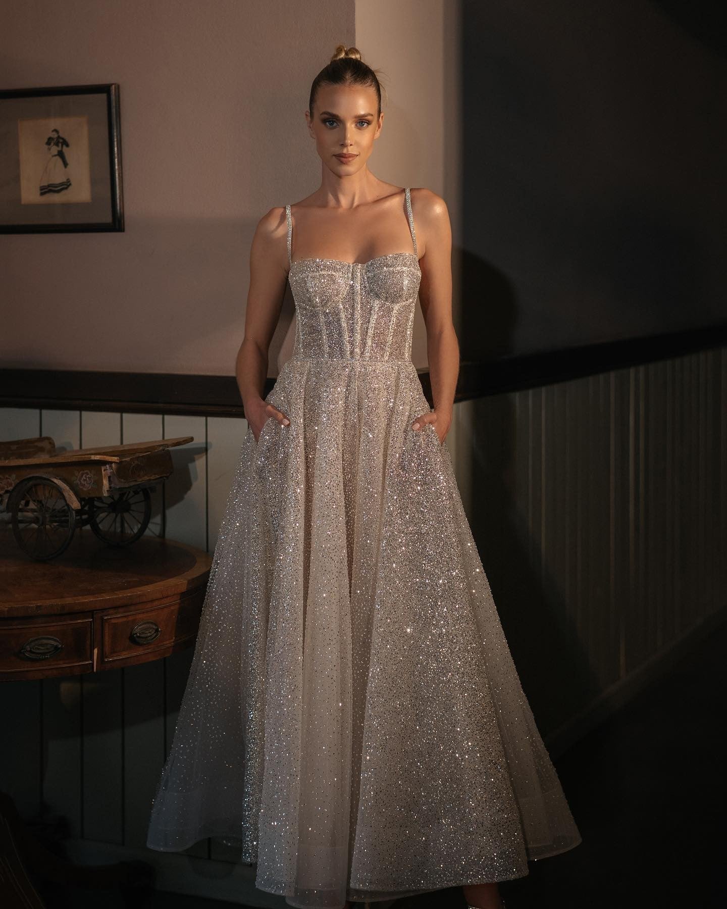 Robe de soirée brillante argentée à licou